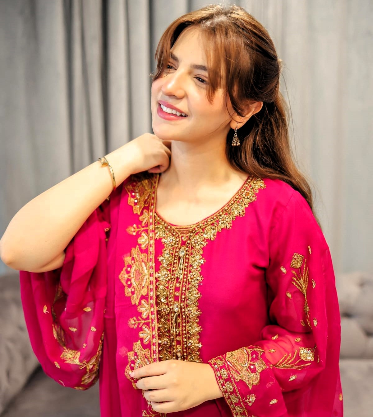 dananeer mobeen in pink dress
