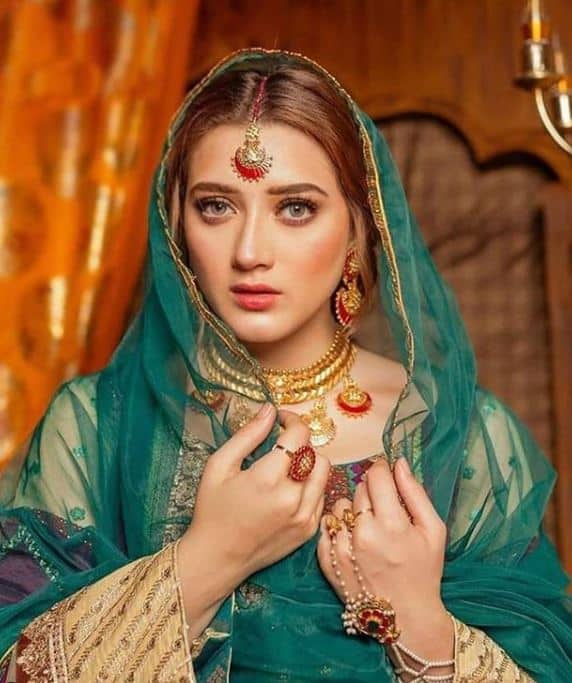 Momina Iqbal actress