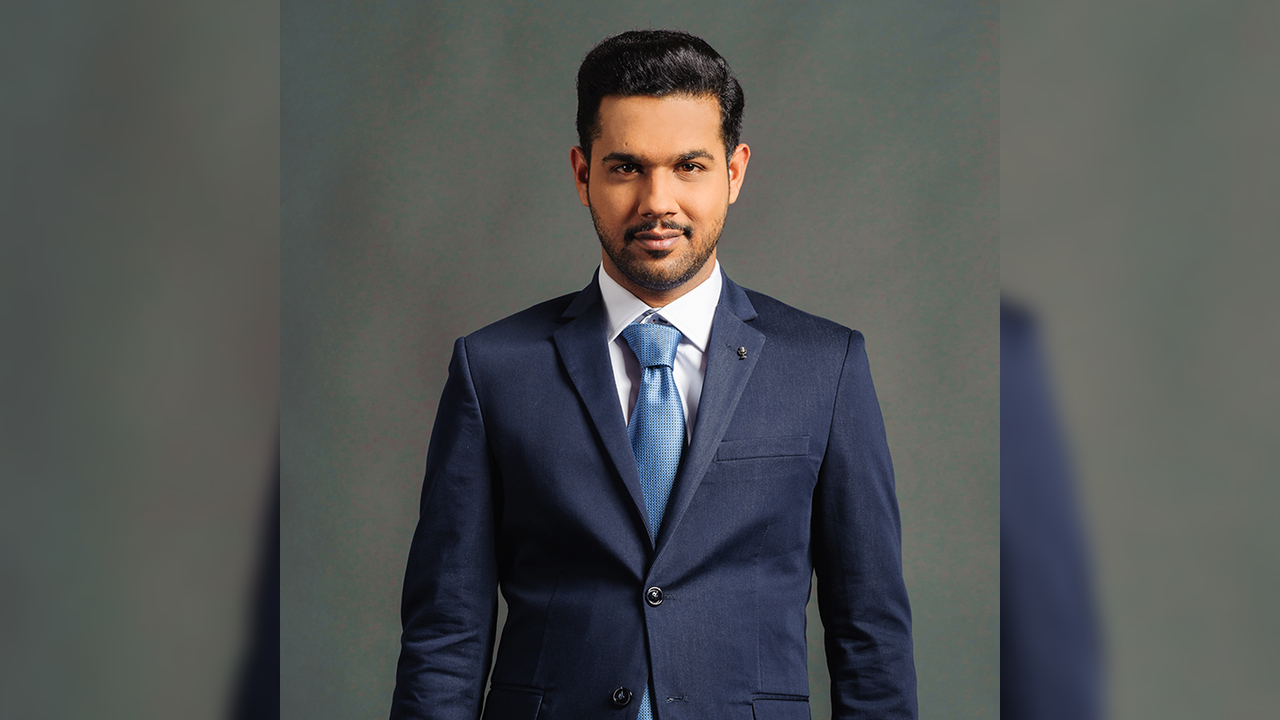 Ali Gul Pir comedian