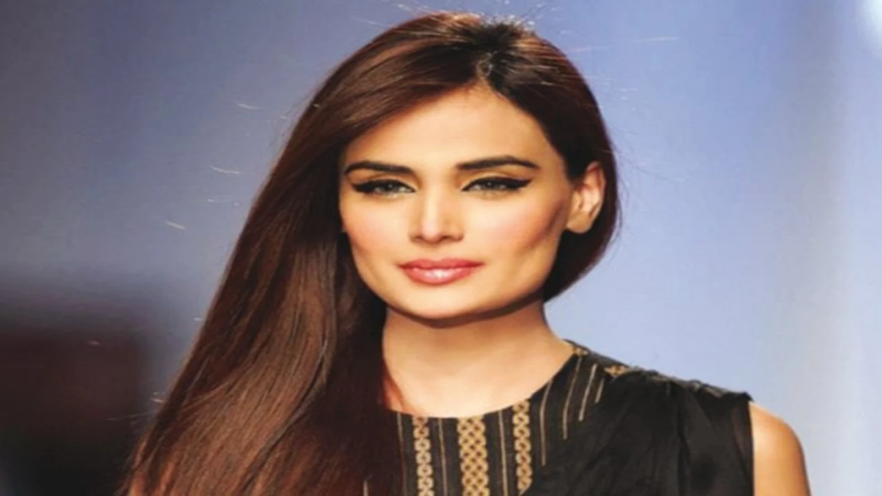 Model Mehreen Syed