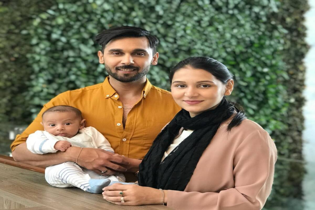 Abdullah Sultan with wife and son